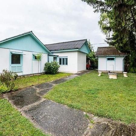 מלון Balatonalmádi Penge Bungalok מראה חיצוני תמונה