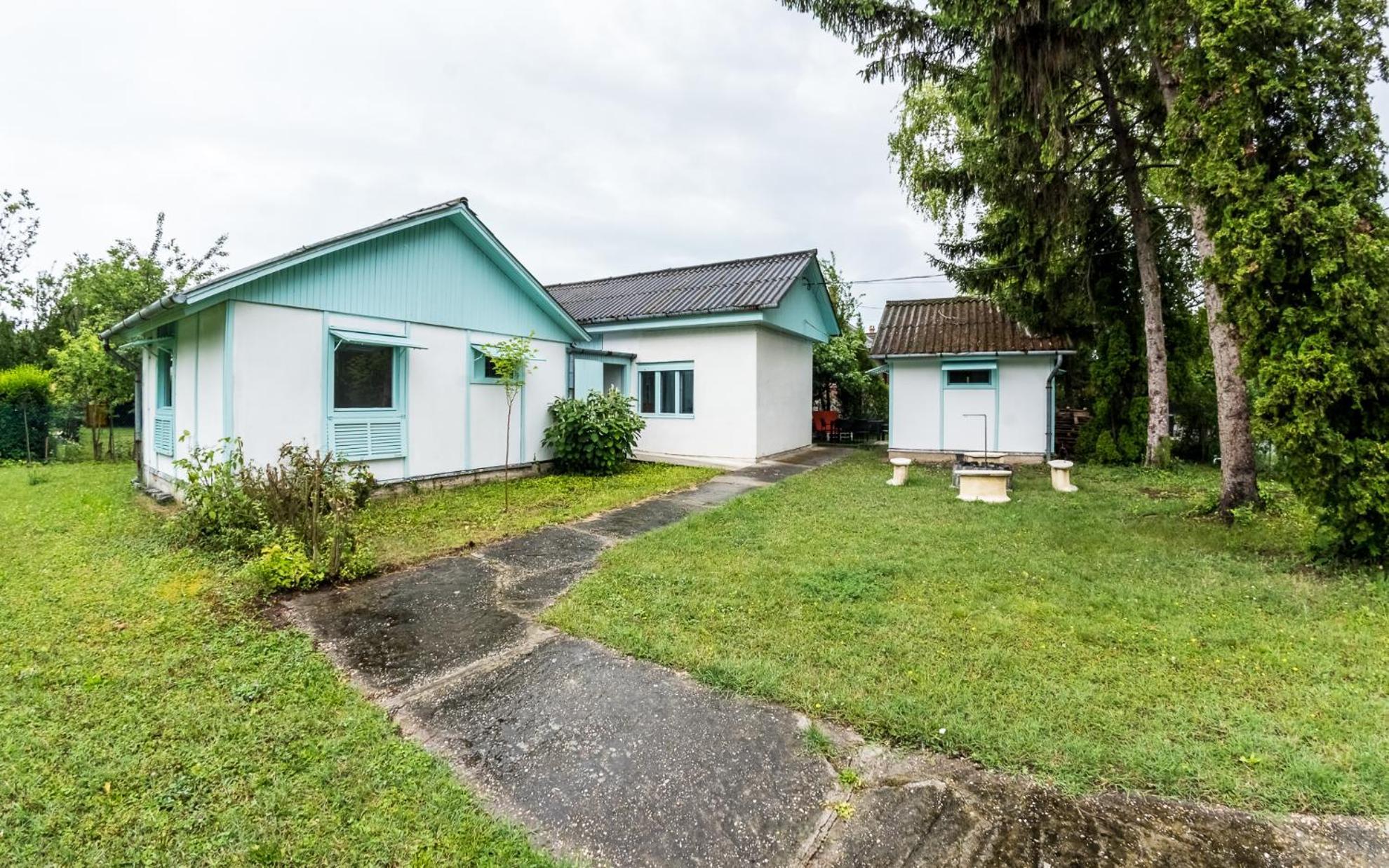מלון Balatonalmádi Penge Bungalok מראה חיצוני תמונה